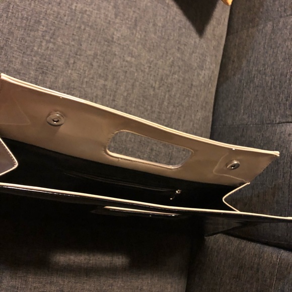 Black and cream purse - Picture 3 of 3